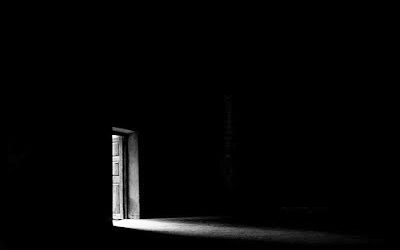 Darkness Cometh ~ By E.Thompson